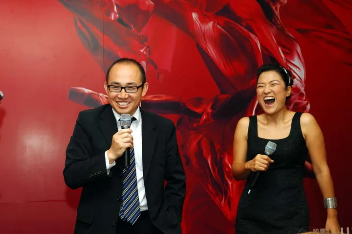 Pan Shiyi, left, and Zhang Xin celebrate the IPO of SOHO China in 2007.